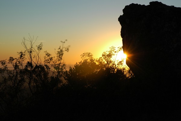 Julho/09 - Nascer do Sol na Serra da Piedade - Ener Borba (Astrônomo Amador)

        